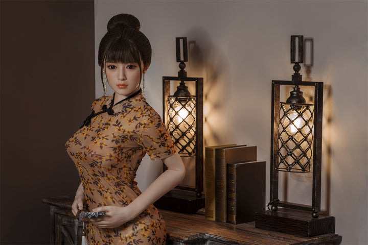 Sexpuppe im asiatischen Stil mit realistischen Gesichtszügen – Aadi (3 Größen)